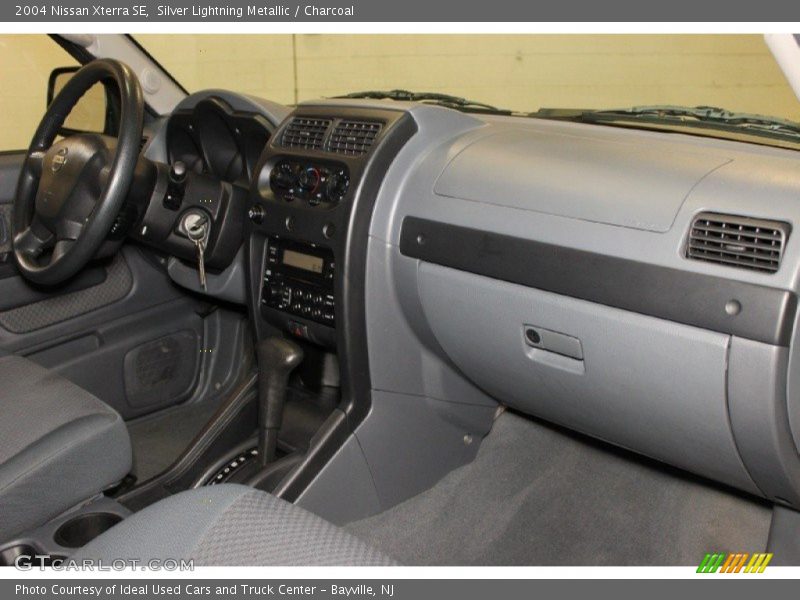 Silver Lightning Metallic / Charcoal 2004 Nissan Xterra SE