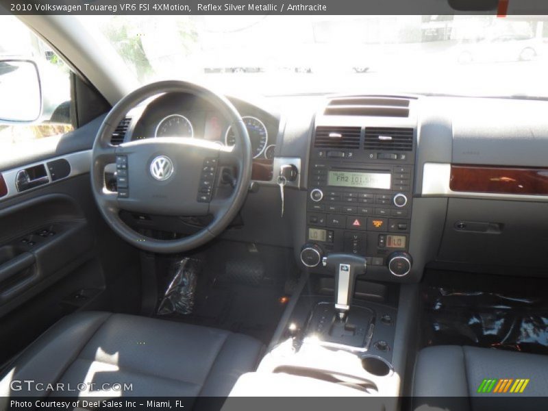 Reflex Silver Metallic / Anthracite 2010 Volkswagen Touareg VR6 FSI 4XMotion