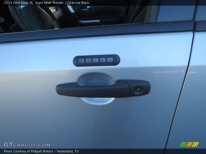Ingot Silver Metallic / Charcoal Black 2013 Ford Edge SE