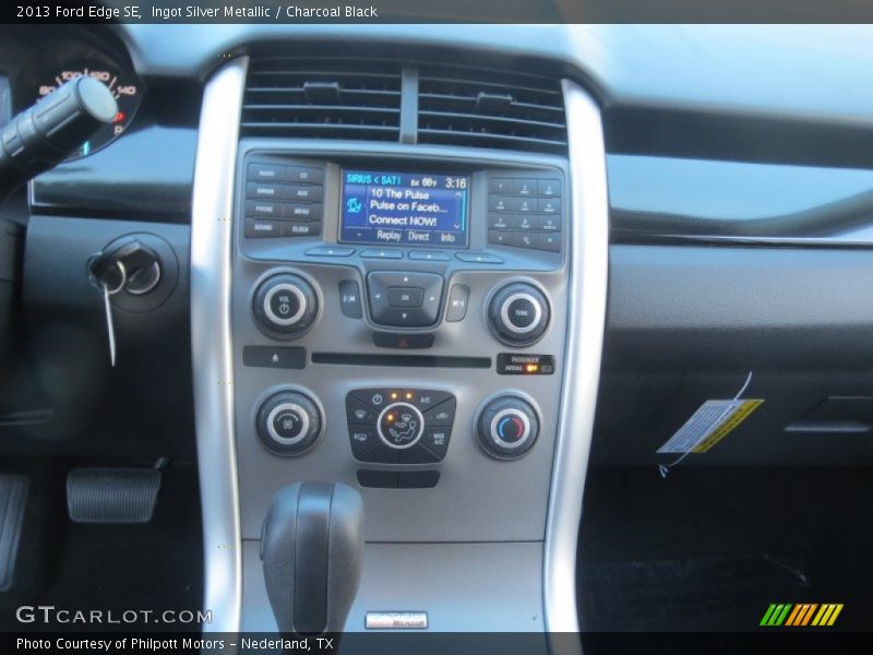 Ingot Silver Metallic / Charcoal Black 2013 Ford Edge SE