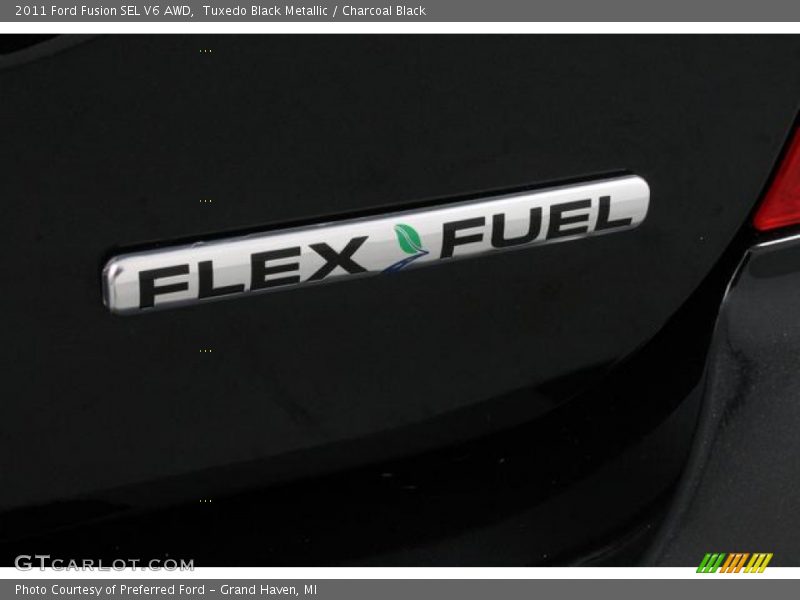 Tuxedo Black Metallic / Charcoal Black 2011 Ford Fusion SEL V6 AWD