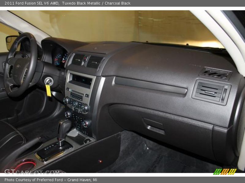 Tuxedo Black Metallic / Charcoal Black 2011 Ford Fusion SEL V6 AWD