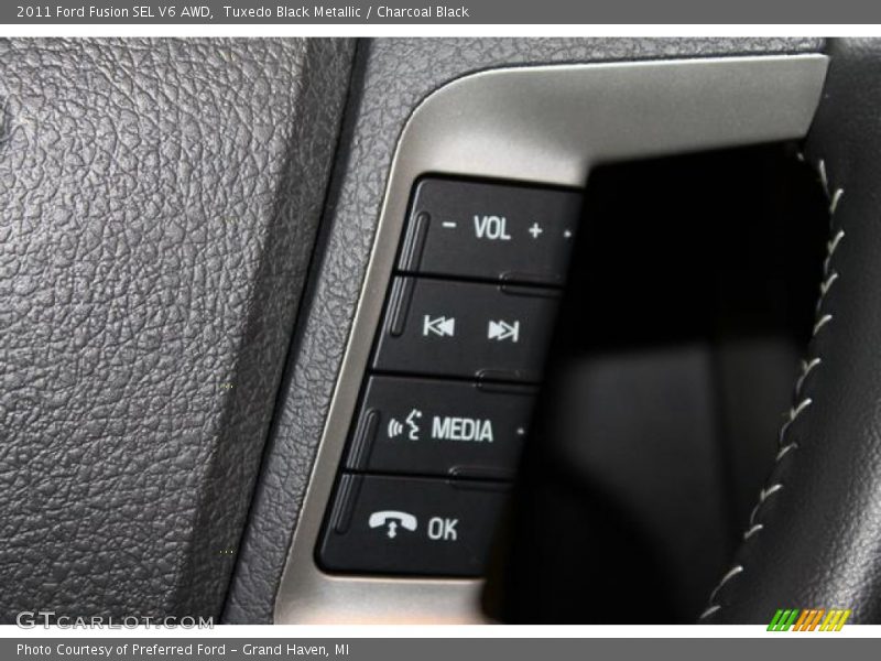 Tuxedo Black Metallic / Charcoal Black 2011 Ford Fusion SEL V6 AWD
