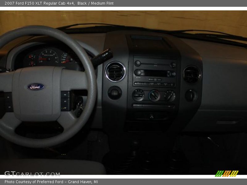 Black / Medium Flint 2007 Ford F150 XLT Regular Cab 4x4