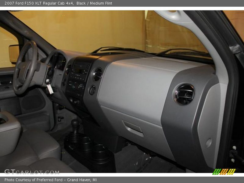 Black / Medium Flint 2007 Ford F150 XLT Regular Cab 4x4
