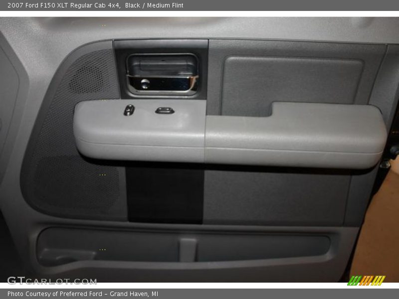 Black / Medium Flint 2007 Ford F150 XLT Regular Cab 4x4