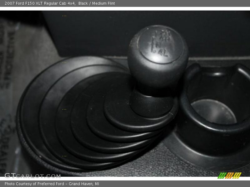 Black / Medium Flint 2007 Ford F150 XLT Regular Cab 4x4