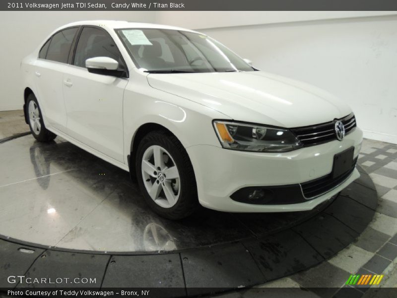 Candy White / Titan Black 2011 Volkswagen Jetta TDI Sedan