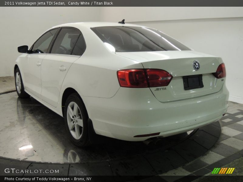 Candy White / Titan Black 2011 Volkswagen Jetta TDI Sedan
