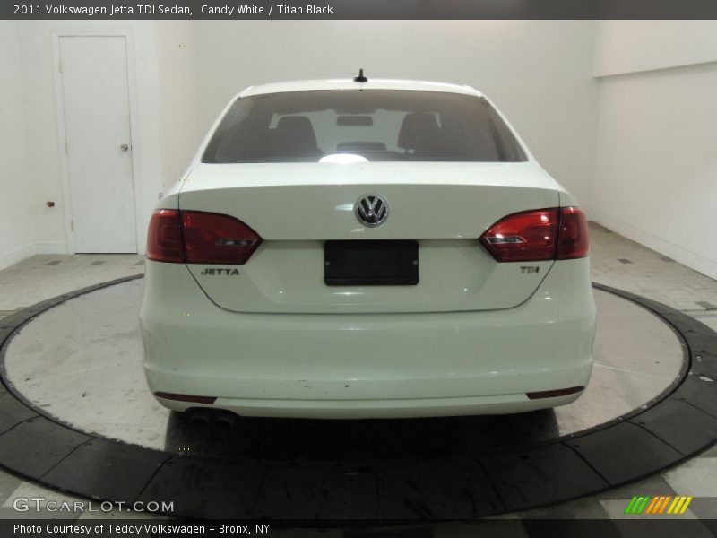 Candy White / Titan Black 2011 Volkswagen Jetta TDI Sedan