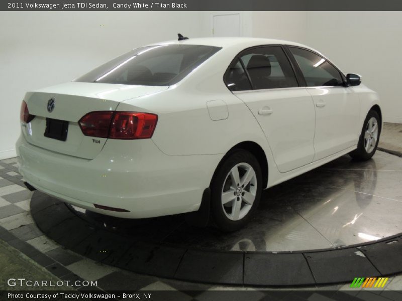 Candy White / Titan Black 2011 Volkswagen Jetta TDI Sedan
