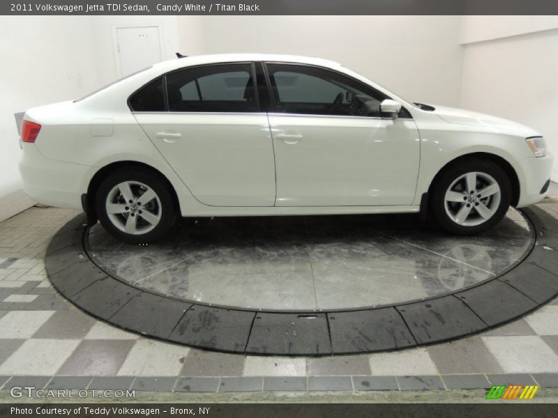 Candy White / Titan Black 2011 Volkswagen Jetta TDI Sedan