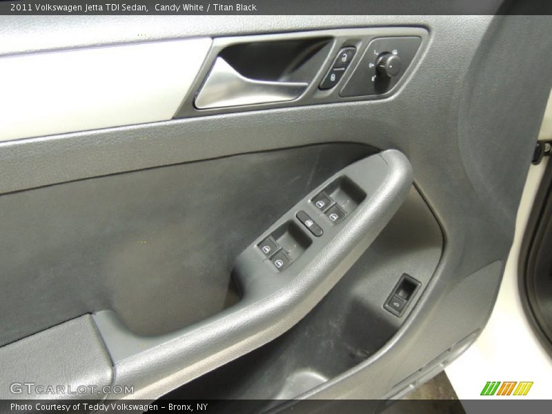 Candy White / Titan Black 2011 Volkswagen Jetta TDI Sedan