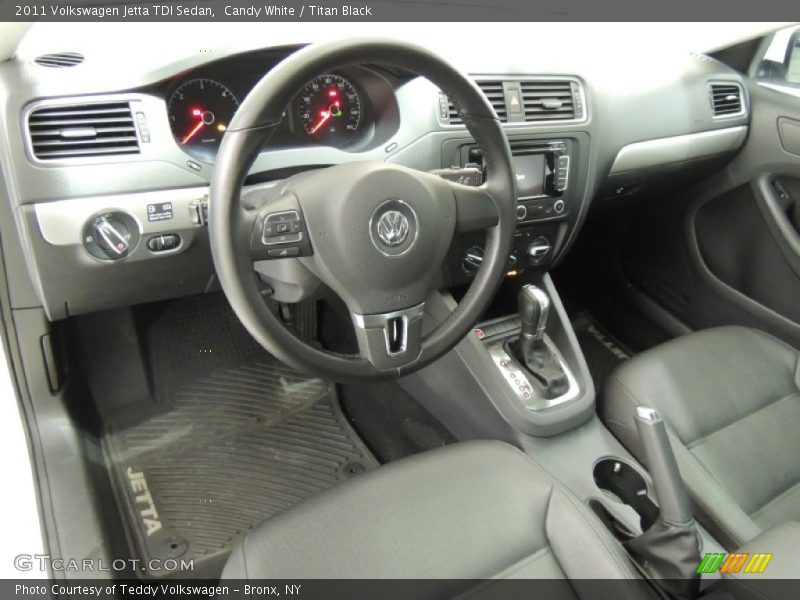 Candy White / Titan Black 2011 Volkswagen Jetta TDI Sedan