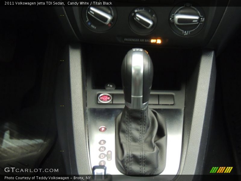 Candy White / Titan Black 2011 Volkswagen Jetta TDI Sedan