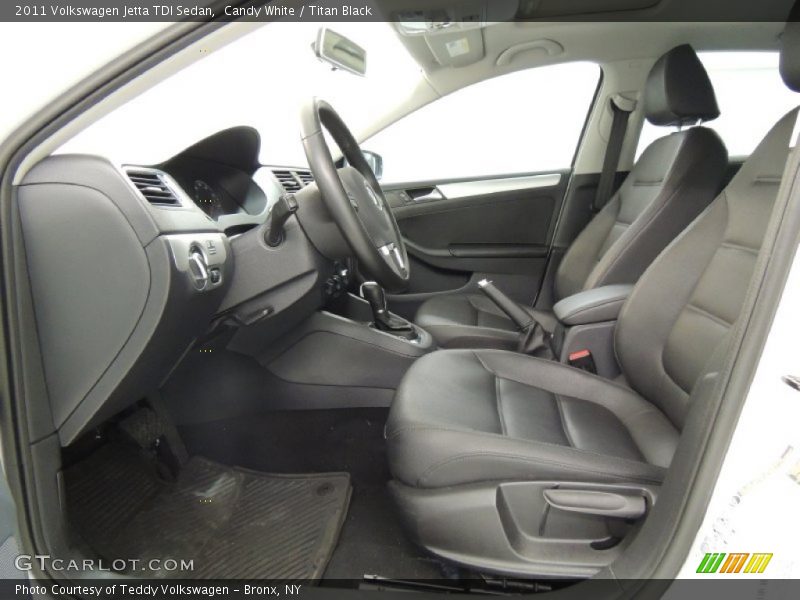 Candy White / Titan Black 2011 Volkswagen Jetta TDI Sedan