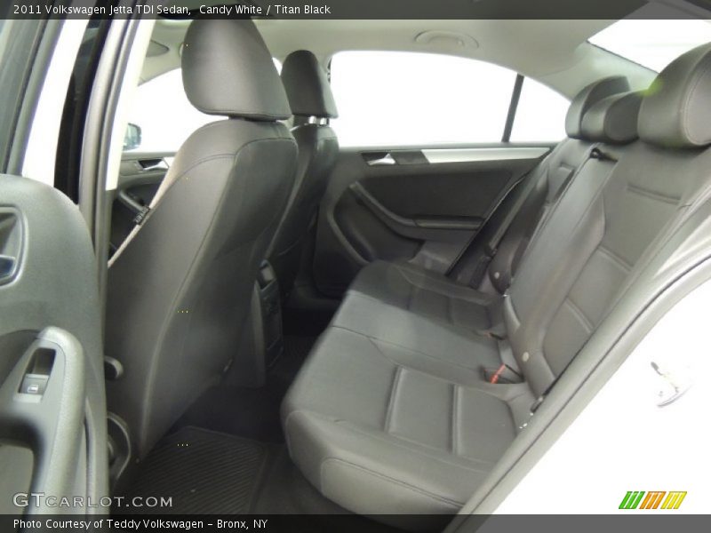 Candy White / Titan Black 2011 Volkswagen Jetta TDI Sedan