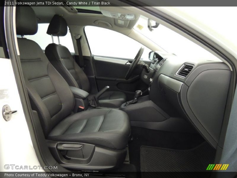 Candy White / Titan Black 2011 Volkswagen Jetta TDI Sedan