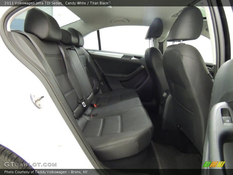 Candy White / Titan Black 2011 Volkswagen Jetta TDI Sedan