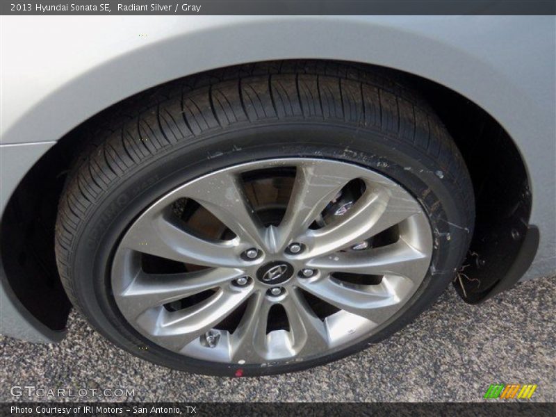 Radiant Silver / Gray 2013 Hyundai Sonata SE