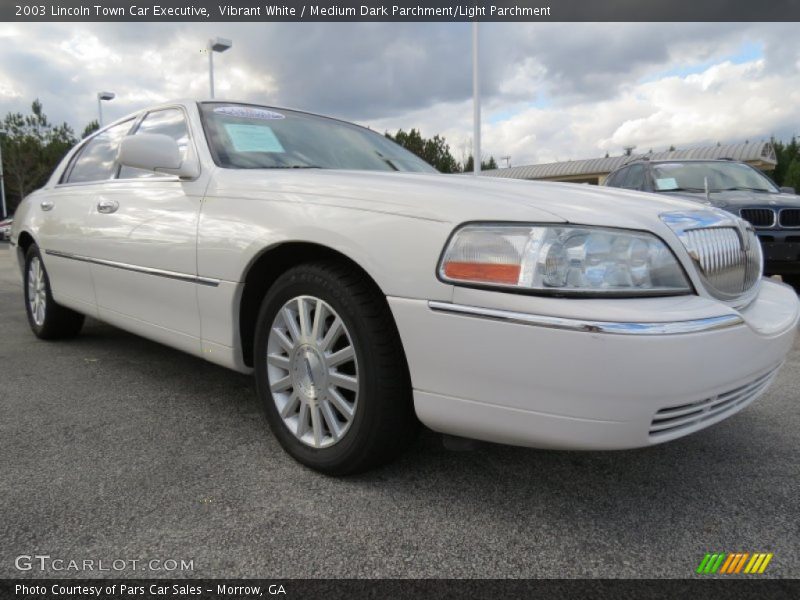 Front 3/4 View of 2003 Town Car Executive