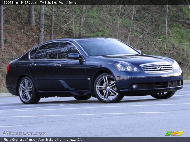 Front 3/4 View of 2006 M 35 Sedan