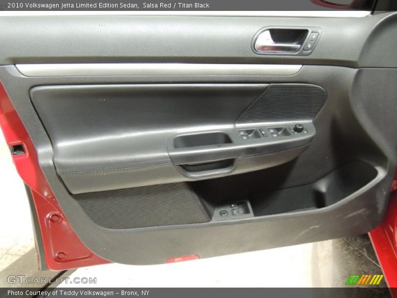Door Panel of 2010 Jetta Limited Edition Sedan