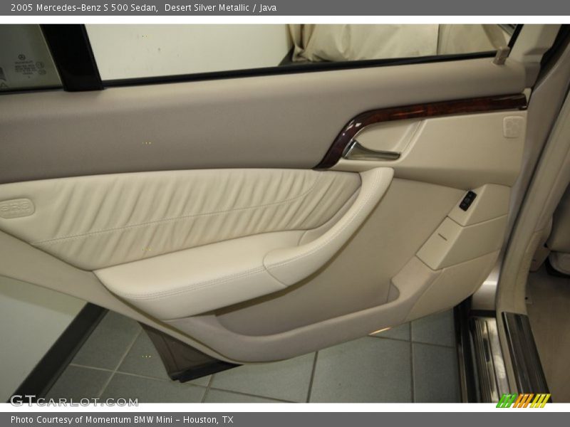 Door Panel of 2005 S 500 Sedan
