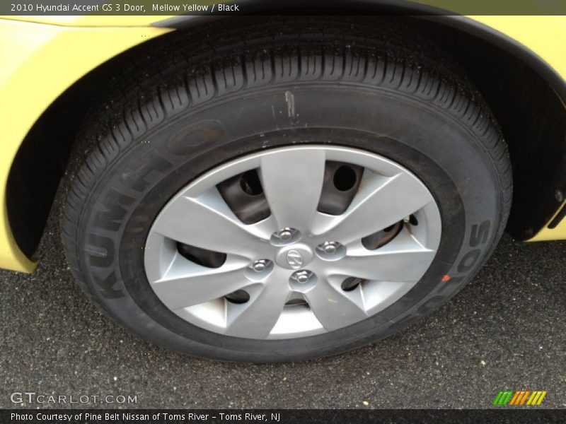 Mellow Yellow / Black 2010 Hyundai Accent GS 3 Door