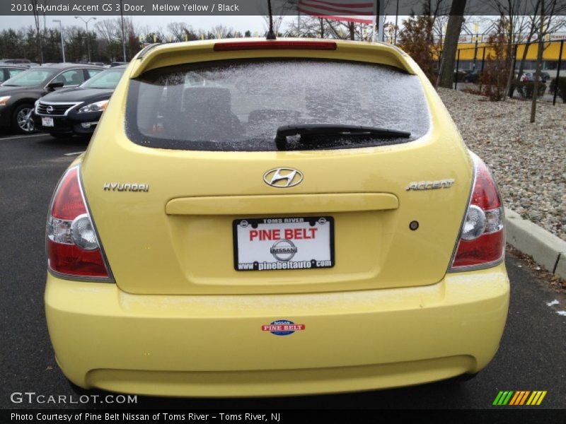 Mellow Yellow / Black 2010 Hyundai Accent GS 3 Door