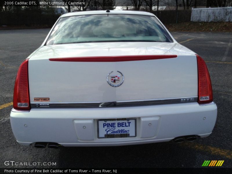 White Lightning / Cashmere 2006 Cadillac DTS
