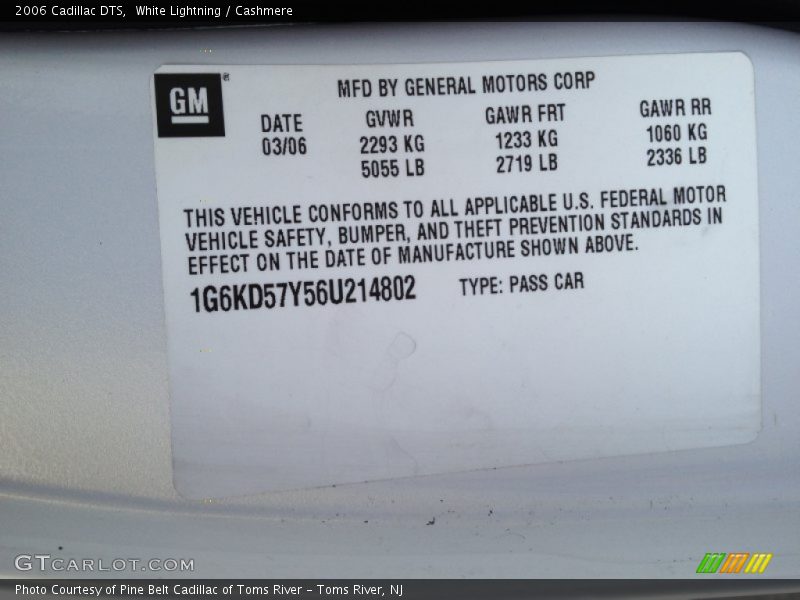 White Lightning / Cashmere 2006 Cadillac DTS