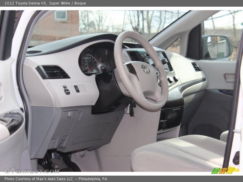 Super White / Bisque 2012 Toyota Sienna V6
