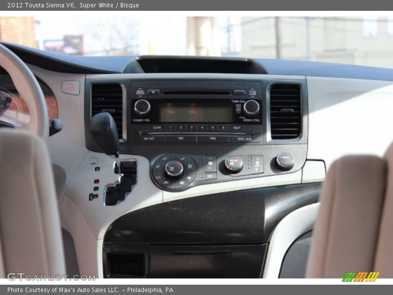 Super White / Bisque 2012 Toyota Sienna V6