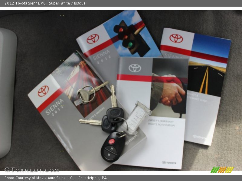 Super White / Bisque 2012 Toyota Sienna V6