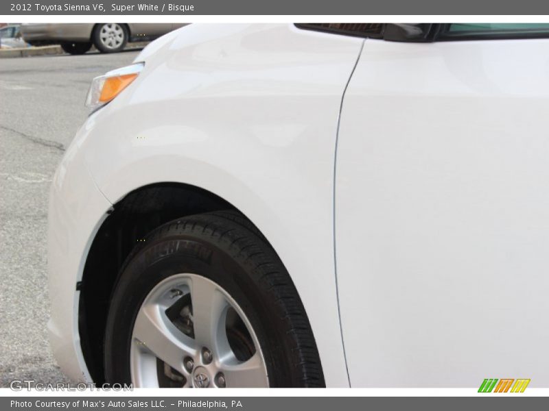 Super White / Bisque 2012 Toyota Sienna V6