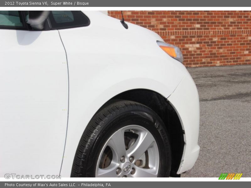 Super White / Bisque 2012 Toyota Sienna V6