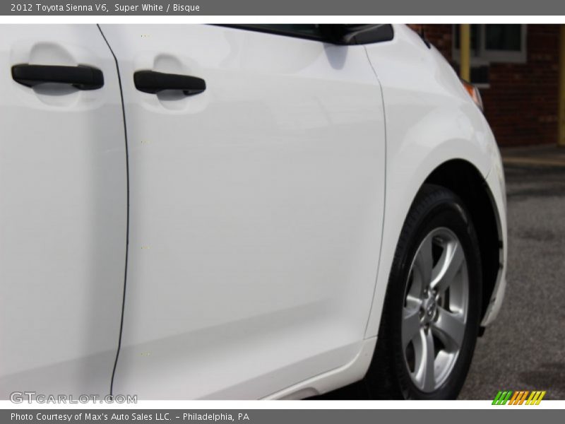 Super White / Bisque 2012 Toyota Sienna V6