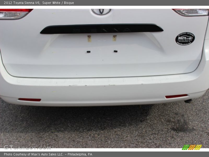 Super White / Bisque 2012 Toyota Sienna V6
