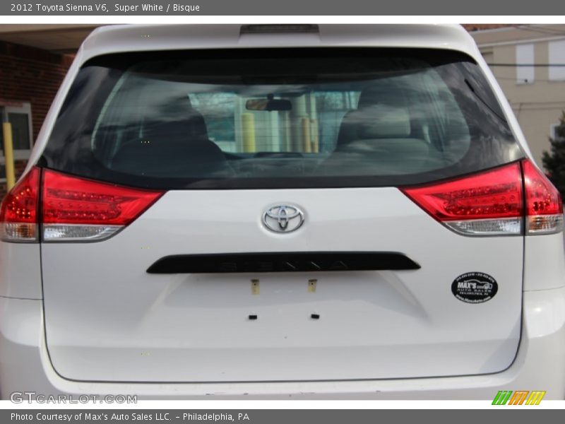 Super White / Bisque 2012 Toyota Sienna V6