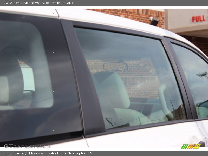 Super White / Bisque 2012 Toyota Sienna V6