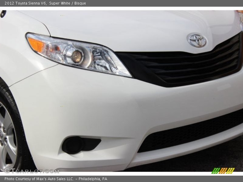 Super White / Bisque 2012 Toyota Sienna V6