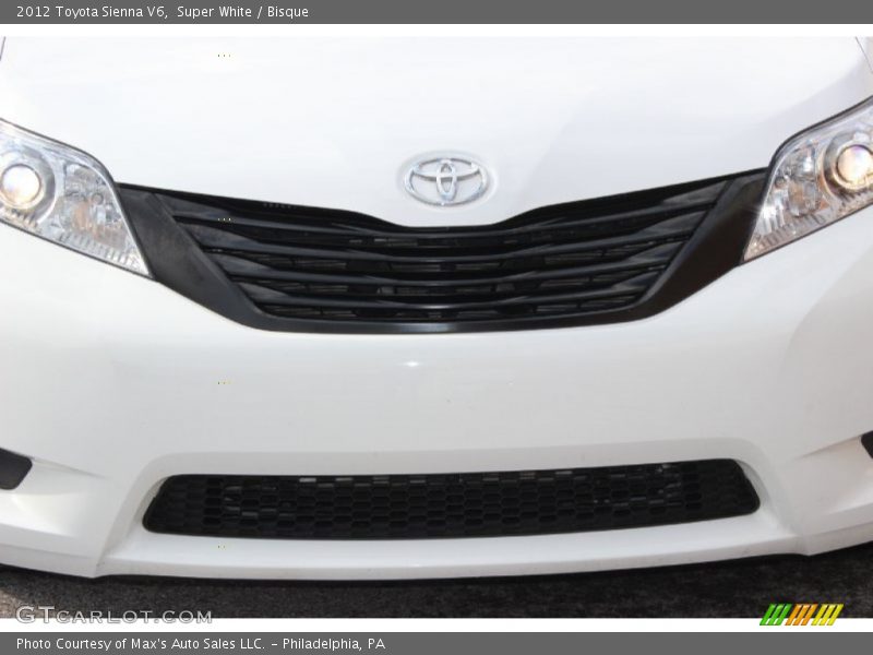 Super White / Bisque 2012 Toyota Sienna V6