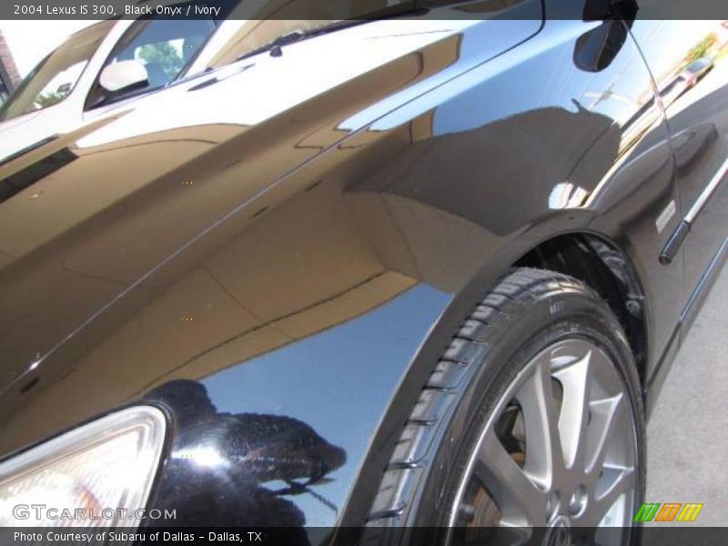 Black Onyx / Ivory 2004 Lexus IS 300