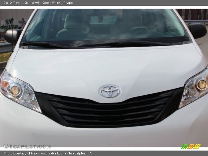 Super White / Bisque 2012 Toyota Sienna V6