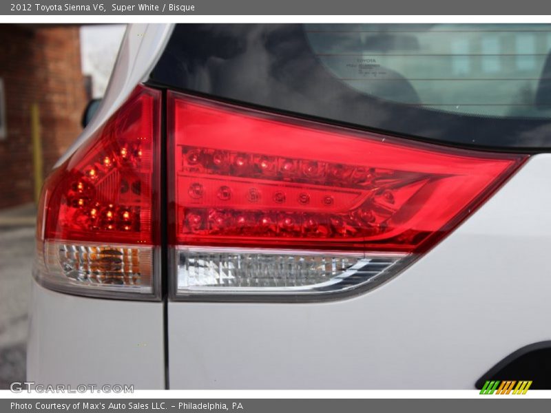 Super White / Bisque 2012 Toyota Sienna V6