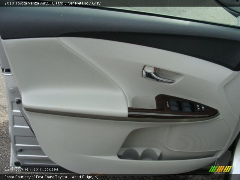 Classic Silver Metallic / Gray 2010 Toyota Venza AWD