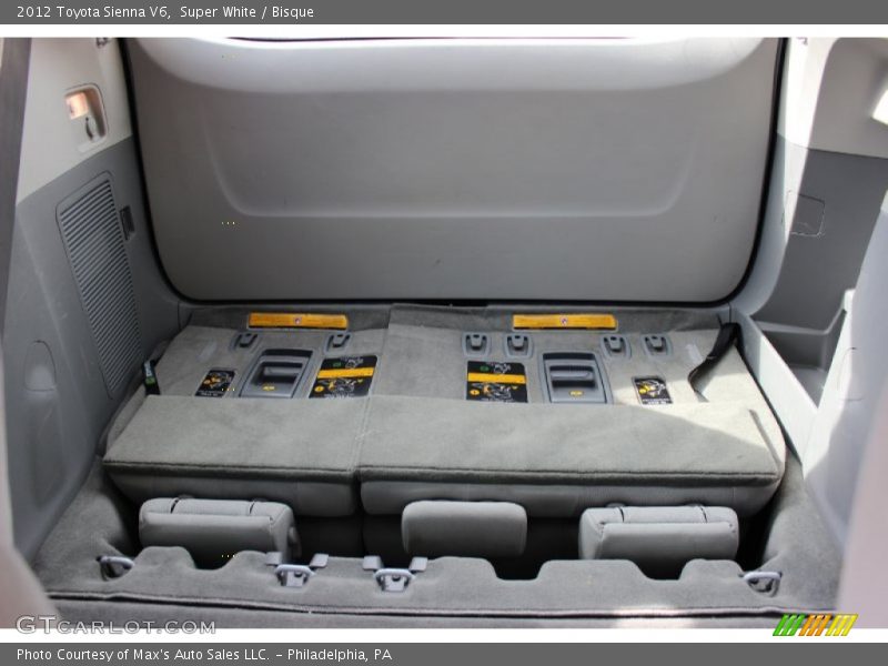 Super White / Bisque 2012 Toyota Sienna V6