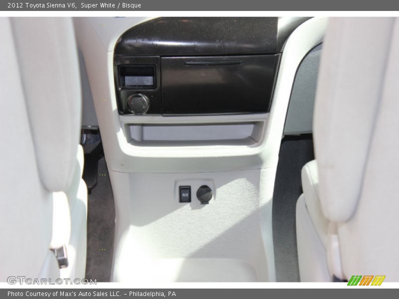 Super White / Bisque 2012 Toyota Sienna V6
