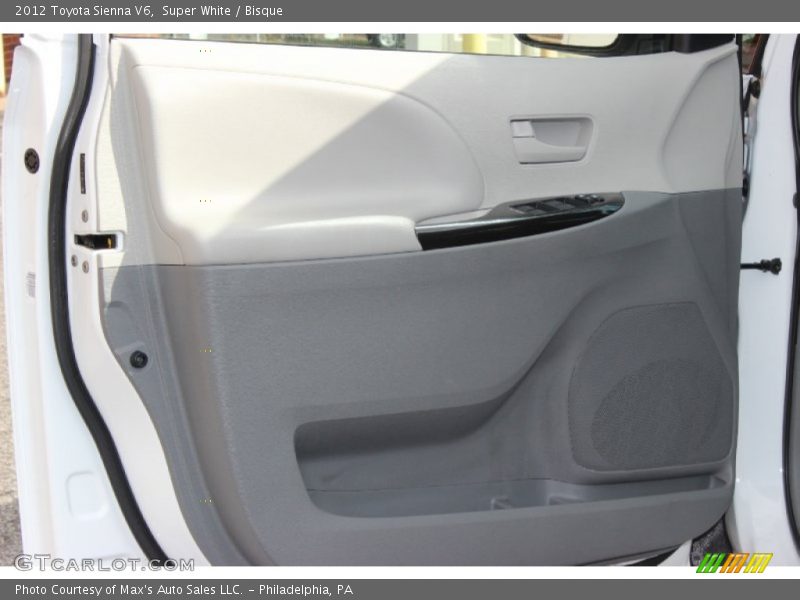 Super White / Bisque 2012 Toyota Sienna V6